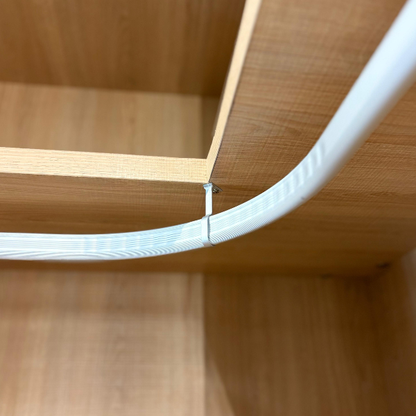 Barra de armario plata mate curva